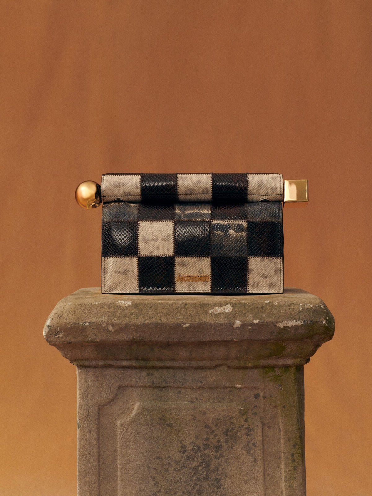 The Rond Carré clutch